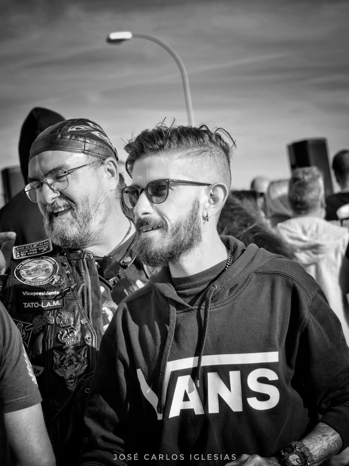 Dos integrantes del club en un encuentro motero